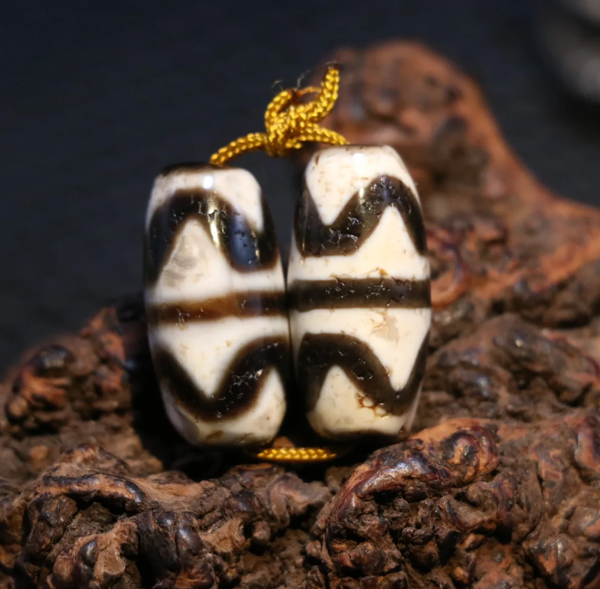 

A Pair Magic Power Tibetan old Agate Double Tiger Tooth Totem dZi Bead Amulet Timestown UPD22