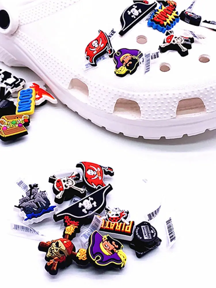 Accessoires de chaussures squelette originaux, 1 pièce, bannière de bateau Super Pirate, décorations de chaussures, breloques de sabots pour enfants, cadeaux de fête