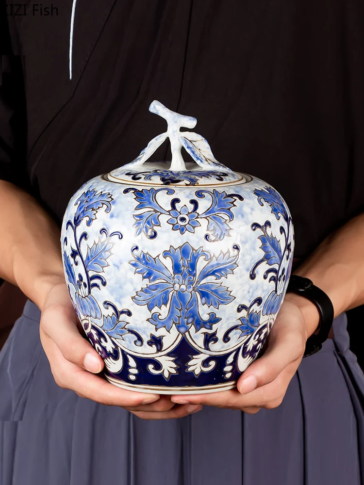 Chinese Style Storage Tank Blue and White Porcelain Retro with Cover Decoration Crafts Vase Tea Caddy Decorative Bottles Tiny