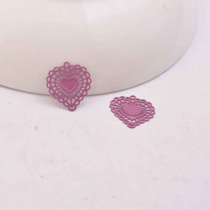 100 Stück AC2575 Messing-Herzanhänger, bunte filigrane Ohrring-Verbindungsstücke, Metallverzierungen, DIY-Schmuckmaterialien, 14mm*15mm – Detail 5
