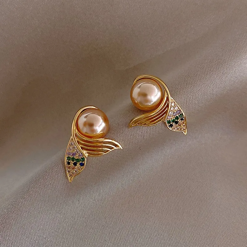 2023 Korean New Fashion Pearl Mermaid Tail Gold Colour Stud Earrings  Simple Exquisite Crystal Statement Earrings Women\'s jewelr