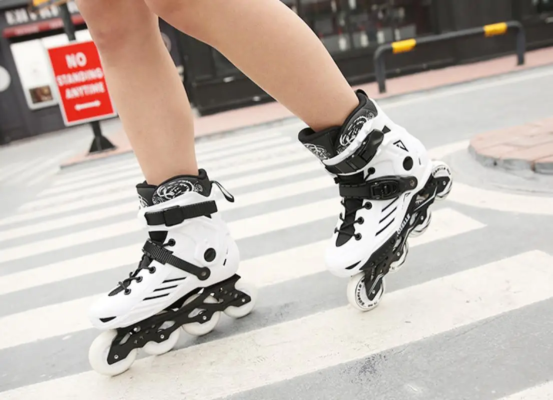 4 Wheels Pvc Roller Skate Luxury Different Size Skating Shoes Roller Sneaker For Adult Pu Rubber Beef Tendon Solid Size 35 To 47
