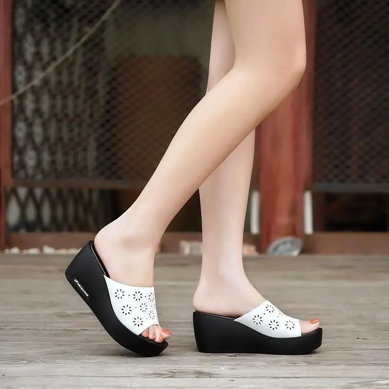 White Flower Hollow Out Women Wedges Slippers Pu Leather Summer Women Flat Platform Slippers Rubber Slippers