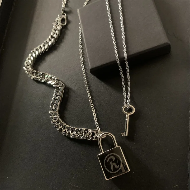 2PCS/SETS Anime Ai Yazawa NANA Necklace Lover's Key&Lock Pendant Simple Stainless Steel Curb Cuban Lin Necklace Cosplay Jewelry