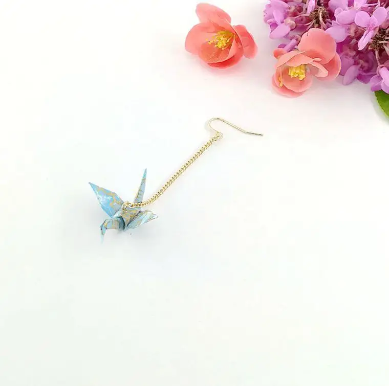 8Seasons 1 PC Origami Women Drop Earrings Ethnic Washi Japanese Paper Crane Pendant Romantic Party Accessories Charms Gift