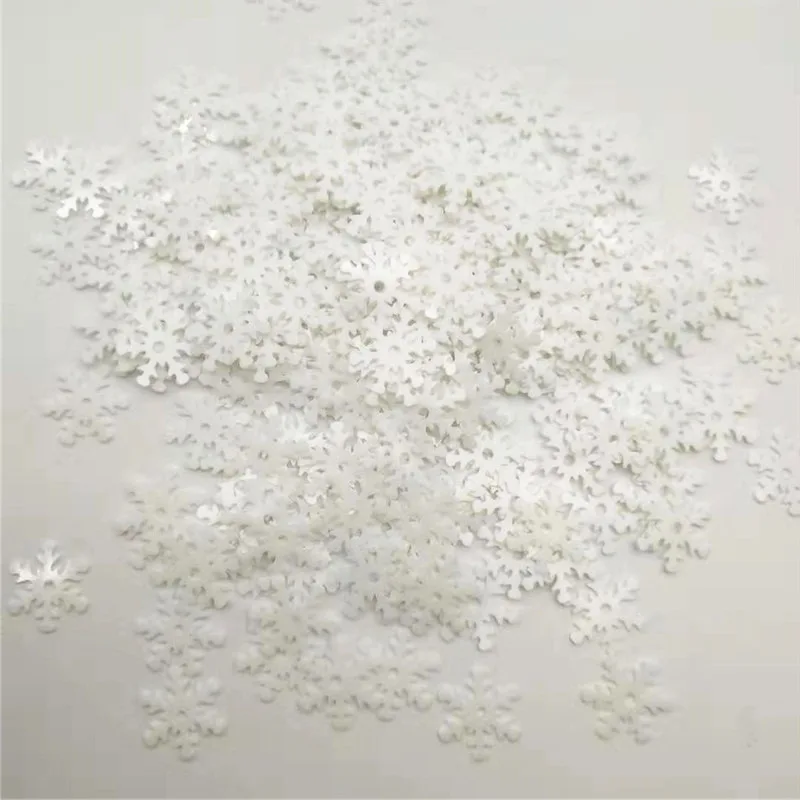 200 pz/lotto 10mm fiocco di neve PVC paillettes con 1 foro centrale regalo di natale vestiti fai da te Navidad ornamenti neve bianca