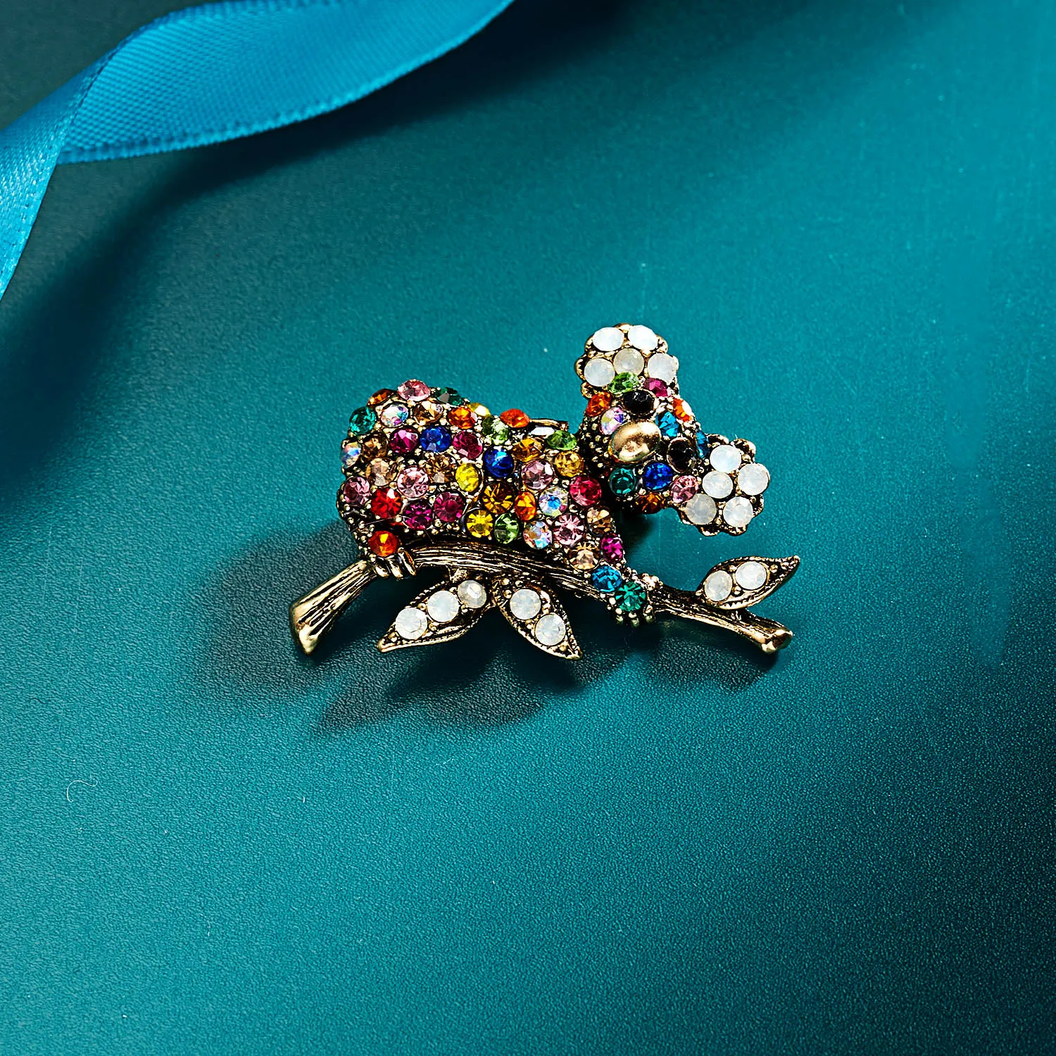 Rinhoo Rainbow Color Rhinestone Horse Brooches For Women Animal Cute Cat Koala Lovely Hedgehog Pet Party Jewelry Gift Lapel Pins