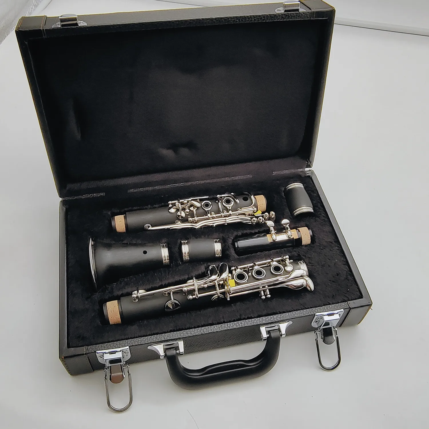 Professional Clarinet  C Tune Ebony Wood  or Bakelite Sliver Plated Keys With Mouthpiece Free Shipping