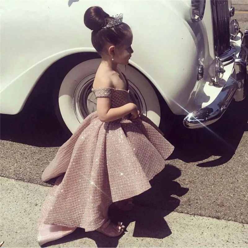 2023 Classic Pink Shiny A Line Flower Girl Dress For Wedding V Neck Off Shoulder Lovely First Communion Ball Gowns with Sequined