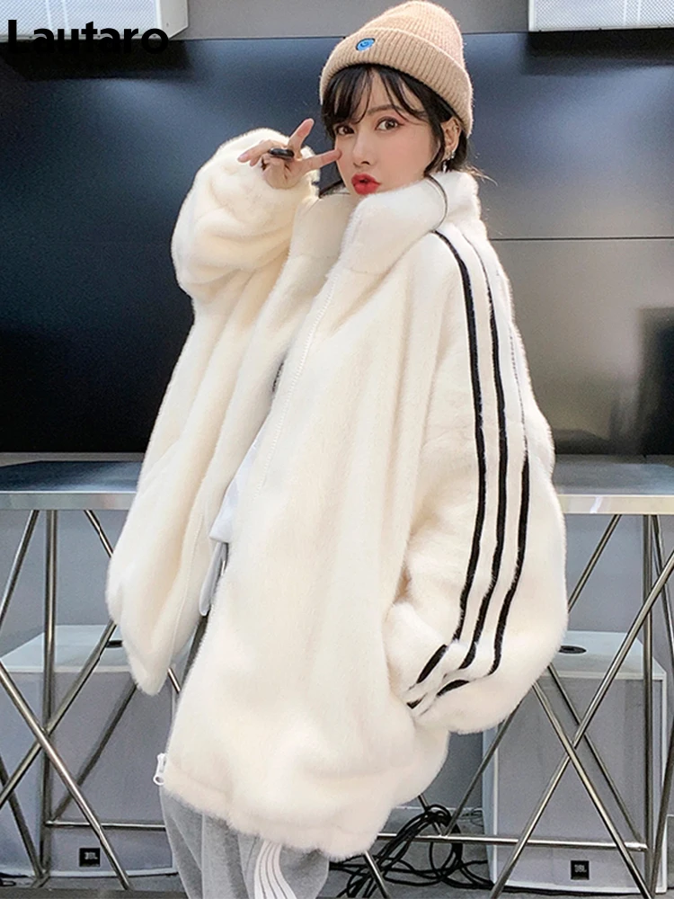 Lautaro Winter Oversized Warm Soft Faux Fur Coat Women Long Sleeve Zip Up Casual Loose Fluffy Jacket New Arrival 2021 Streetwear