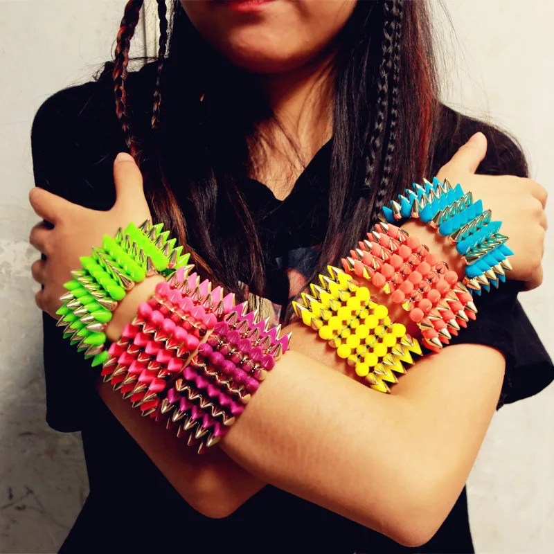 Plastic Gothic Rivets Spikes Elastic 5Rows Stretch Bracelet For Hip Hop Women Party Rock Pyramids Wristband Punk Jewelry