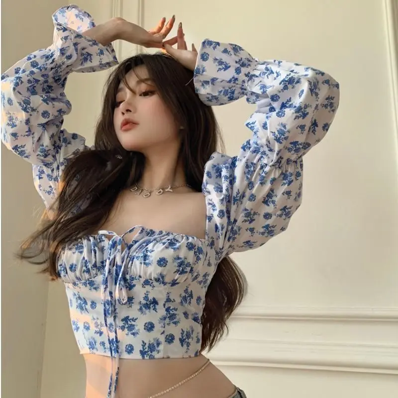 Short hot girl blouse senior ladies with waist and navel 2021 new spring and autumn square collar puff sleeve floral shirt