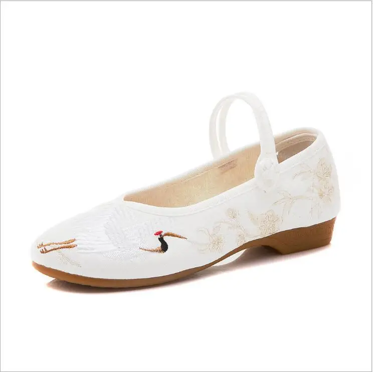 Chinese ancient Shoes Han Tang Song Ming Dynasties splendid embroidery White crane shoes small heel women single Fabric shoes