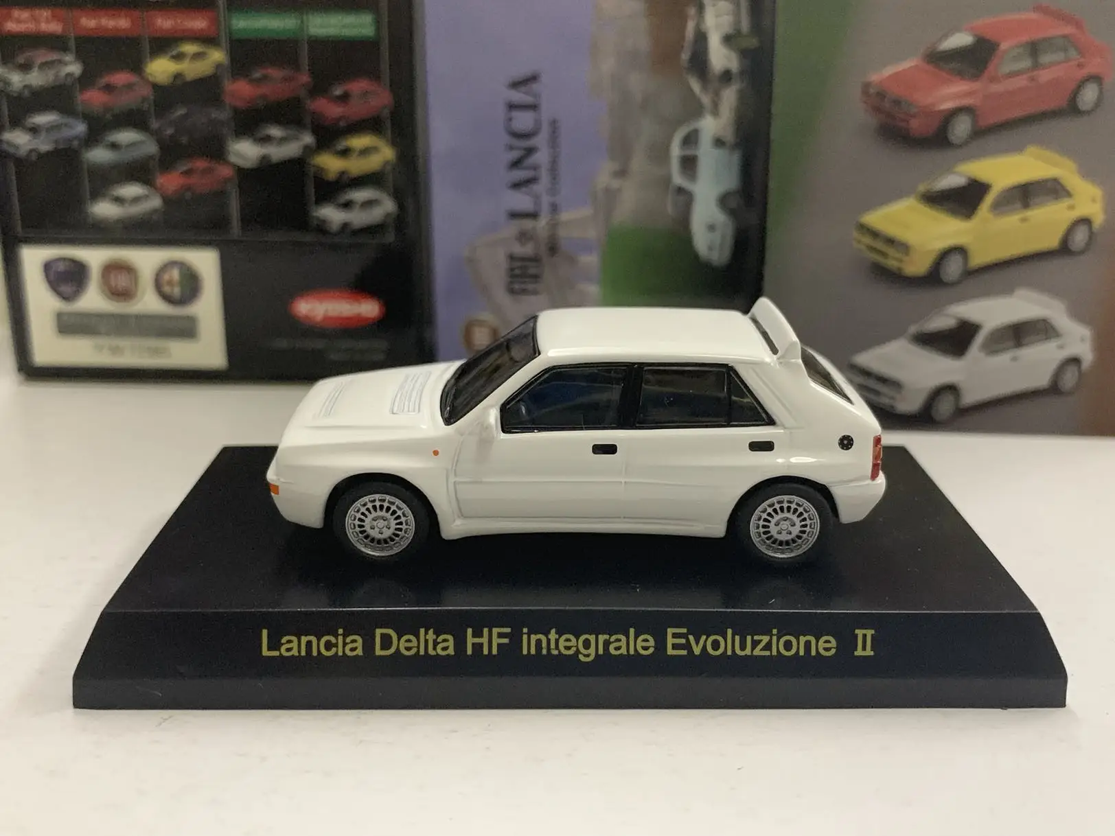 1/64 KYOSHO Lancia Delta HF Integrale White Evo II Collection of die-cast alloy car decoration model toys