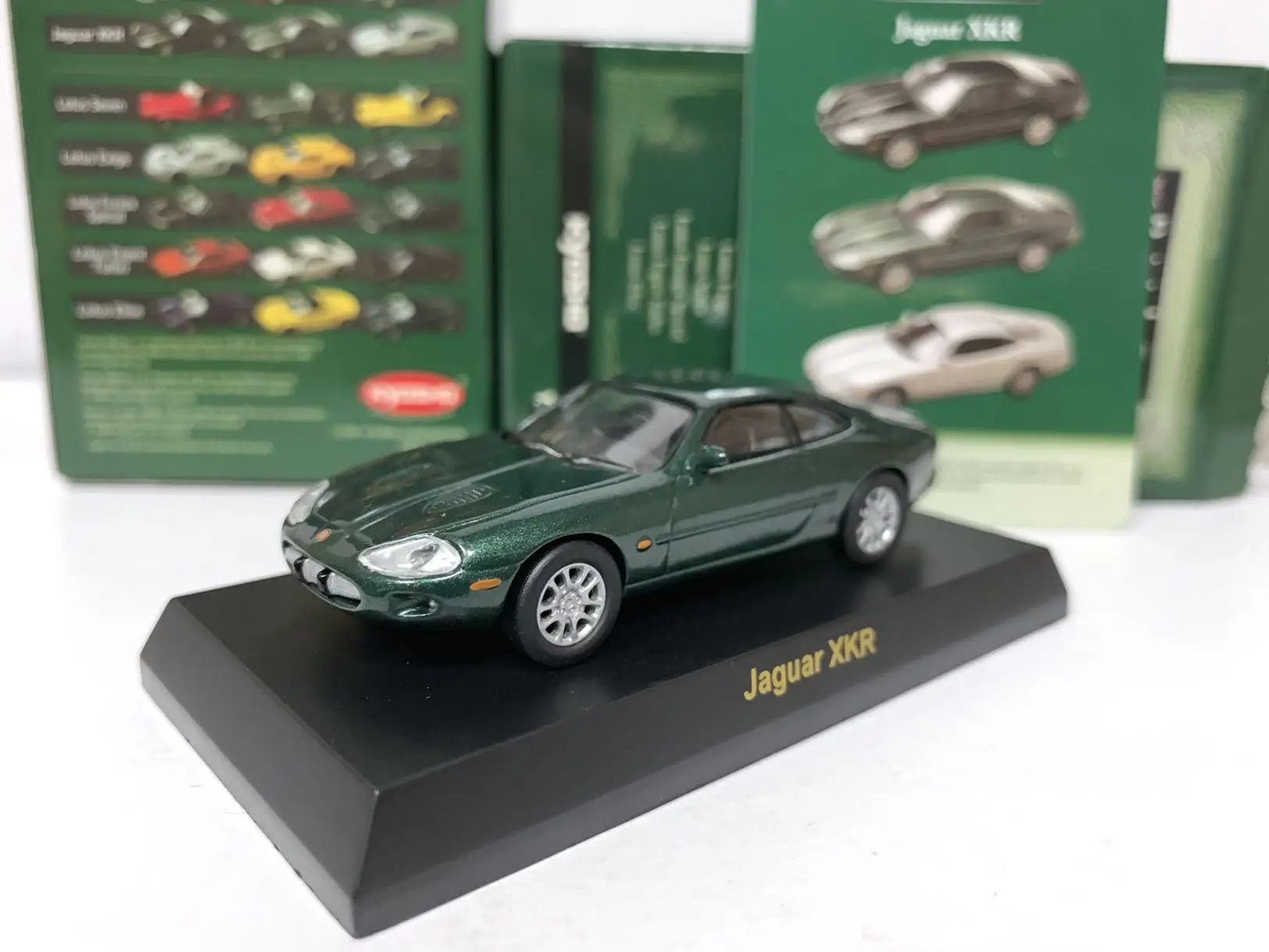 

Коллекция игрушек из литого сплава KYOSHO Jaguar XKR 1/64