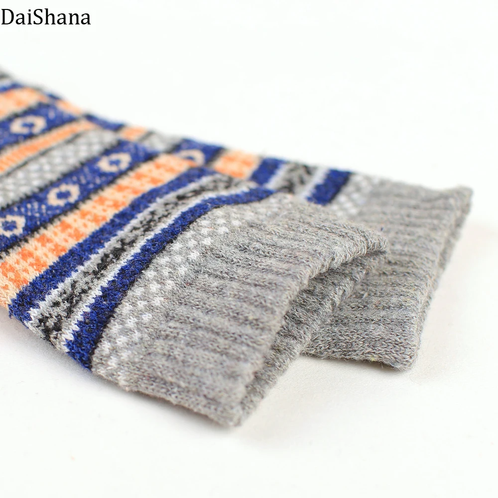 DaiShana 1 pair New Winter Casual Men Socks Thick Warm Rabbit Wool Socks Retro Style Christmas Socks Colorful Socks Gift ZB138