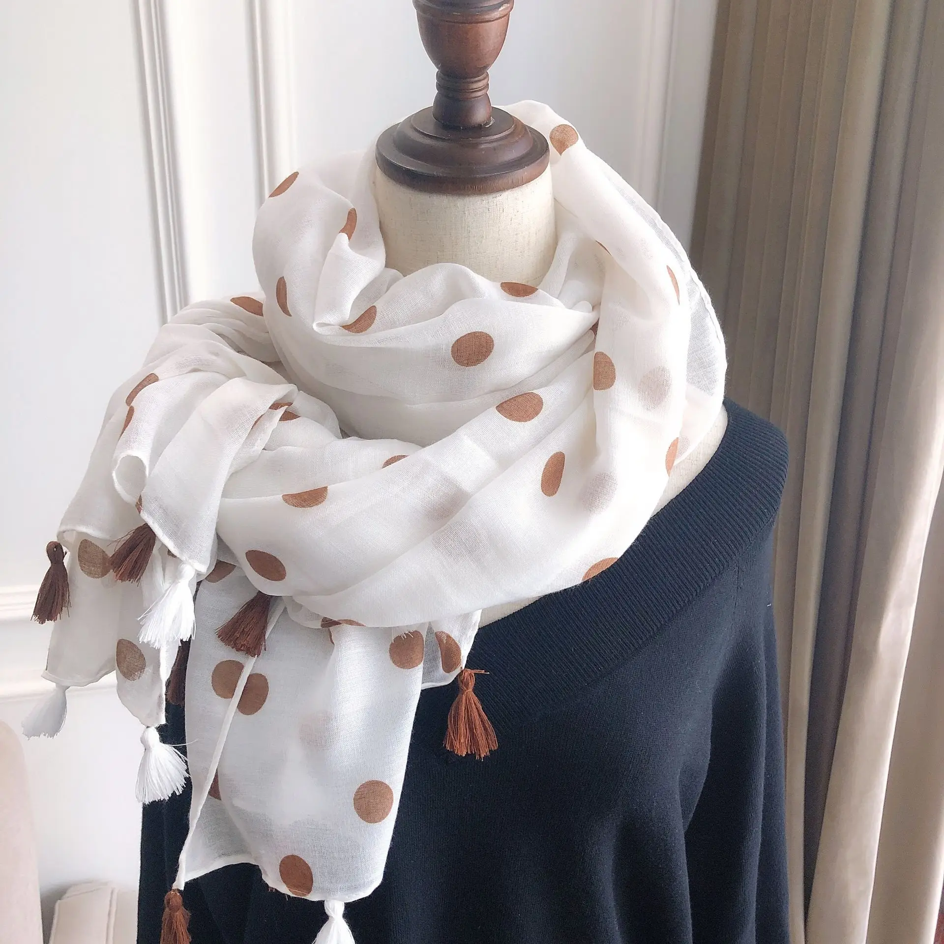 2022 Fashion Luxury Brand Khaki Polka Dot Tassel Viscose Shawl Scarf Lady High Quality Wrap Pashmina Stole Bufandas Muslim Hijab