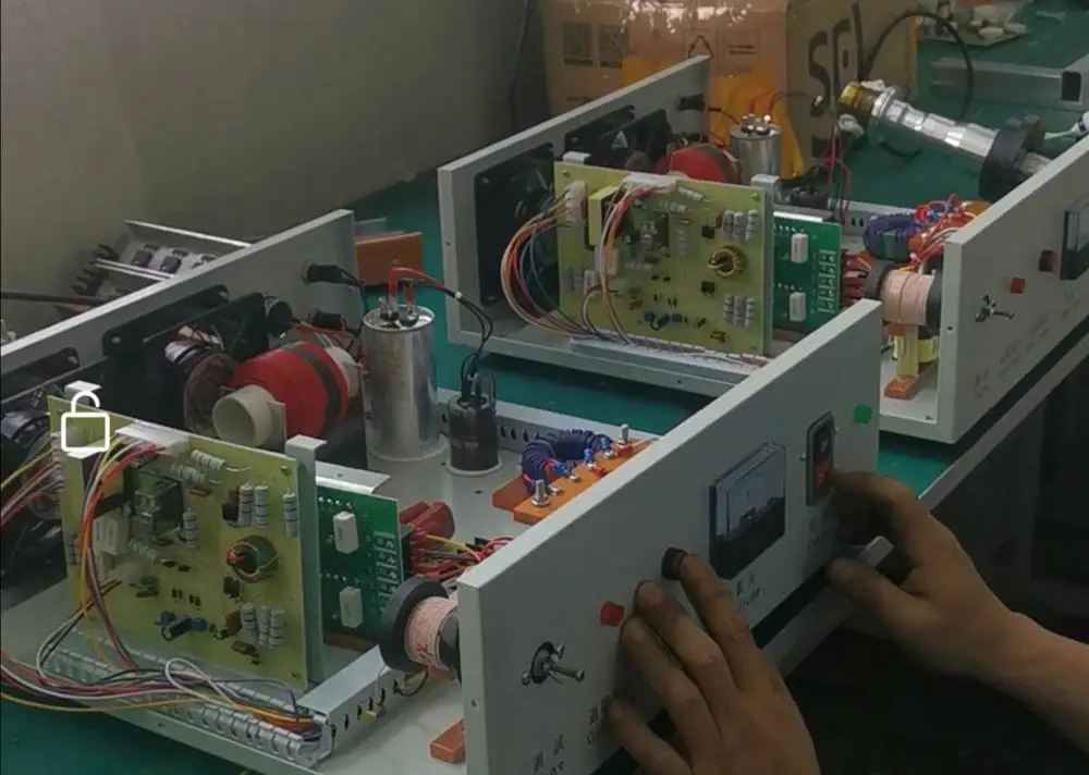 2000W saldatura ad ultrasuoni generatore di vibrazioni per 20khz Saldatura di Plastica di Alimentazione