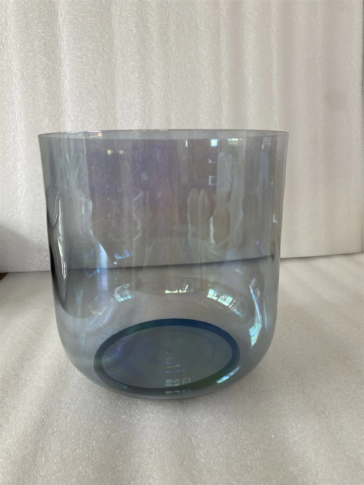 

Magic indigo color crystal singing bowl 3rd octave 7.5" straight wall/flat bottom,1 pc suede mallet and 1pc O-ring