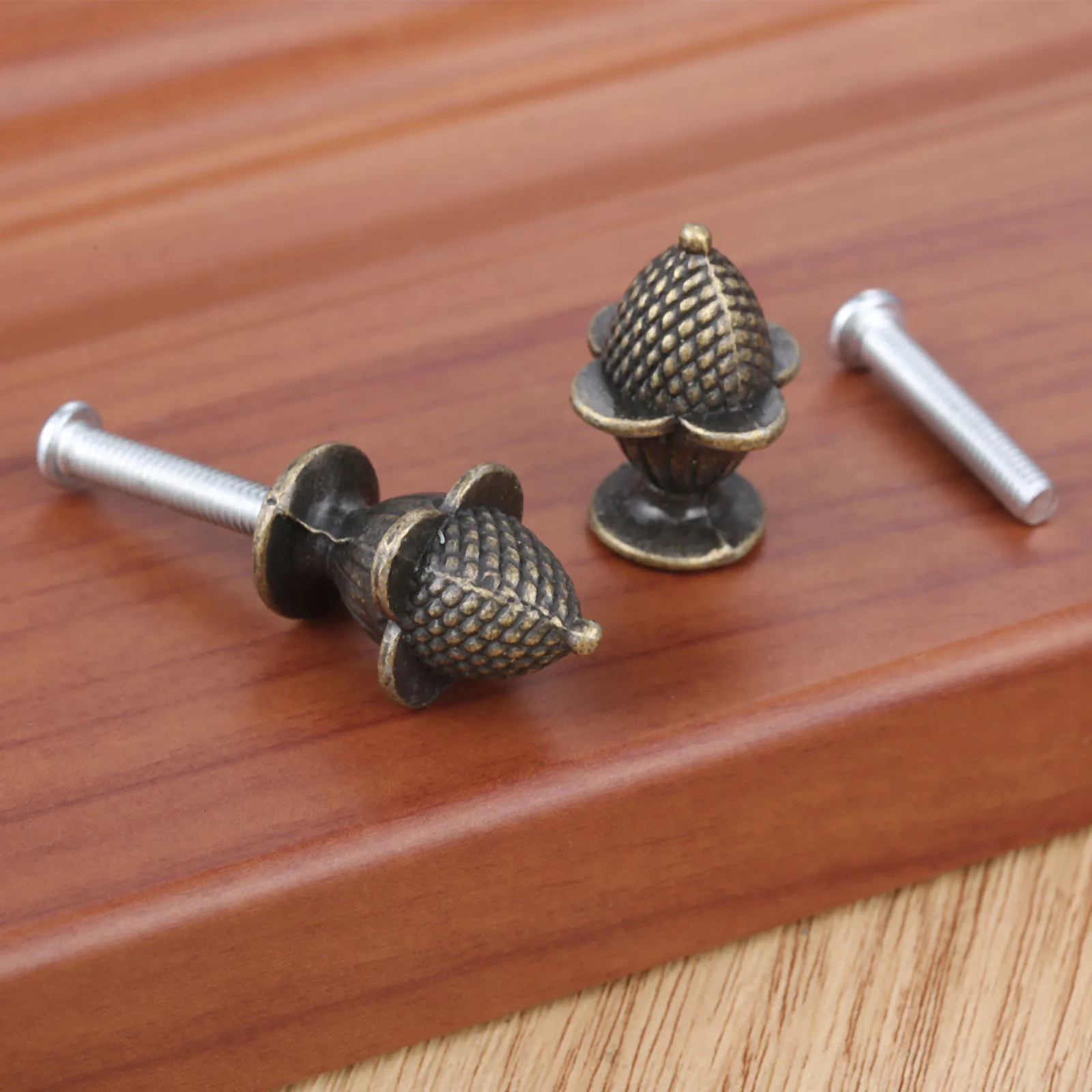 2Pcs Vintage Furniture Handle Strawberry Knobs and Handles Zinc Alloy Door Handle Cupboard Drawer Kitchen Pull Knob 25*18mm