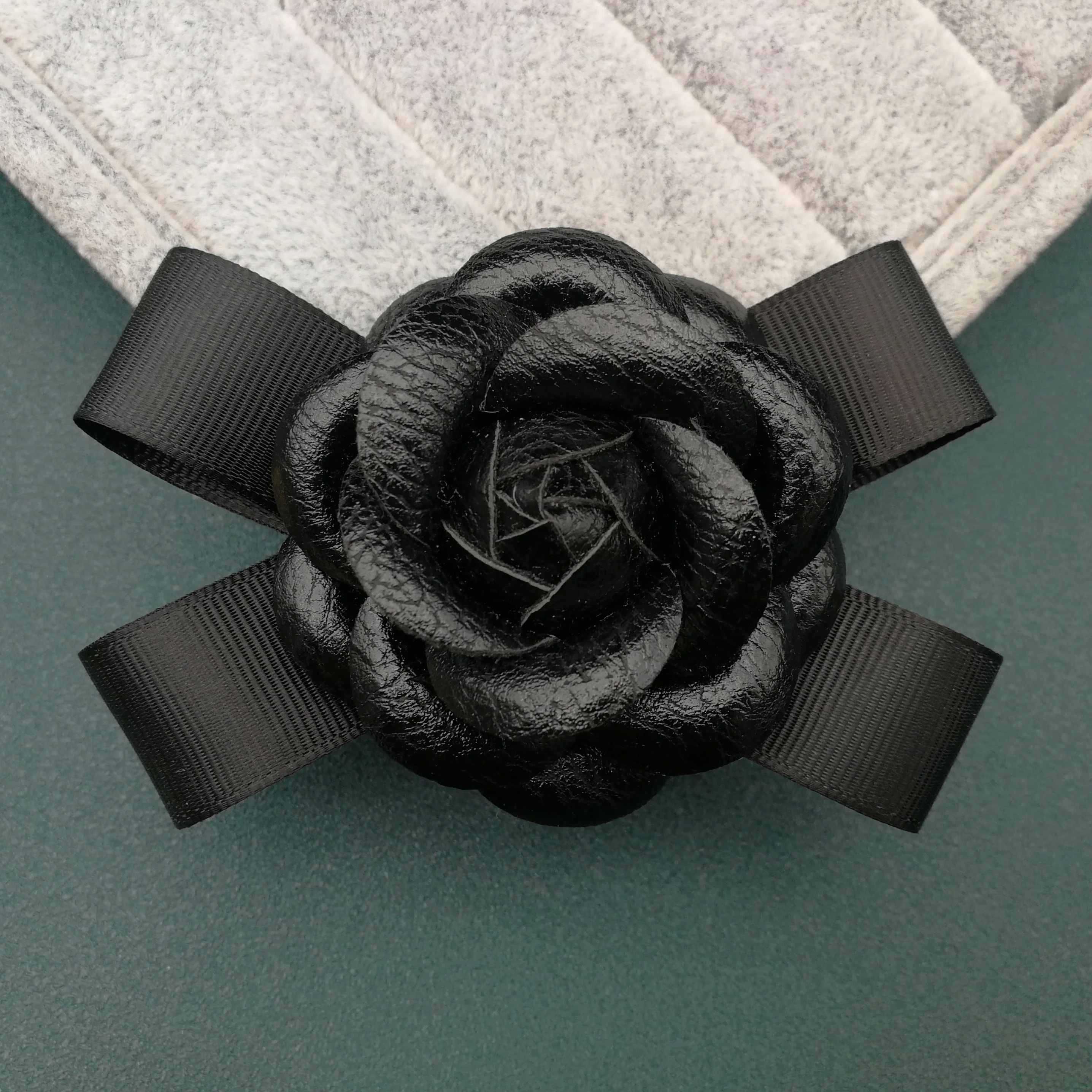 Fashion Black Bow Fabric Camellia Flower Brooch Pin Wedding Party Costume Jewelry Accessories Big Brooches for Women Gifts