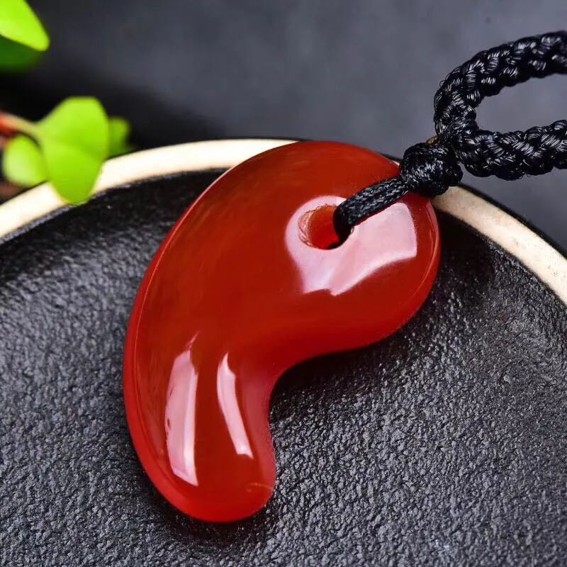 Natural red agate necklace pendant Crystal Quartz lovers magatama pendant Tai chi Yin Yang buckle Crescent spike pendant