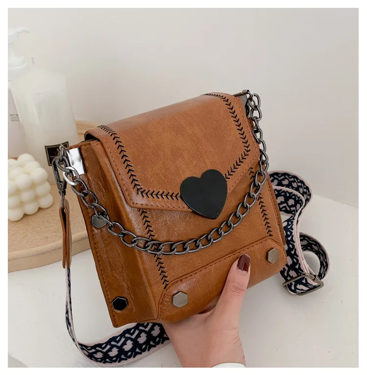 2020 Women Messenger Bag Wide Shoulder Strap Chain Design Fashion Shoulder Square Flap Bag Crossbody Bags for Women Heart