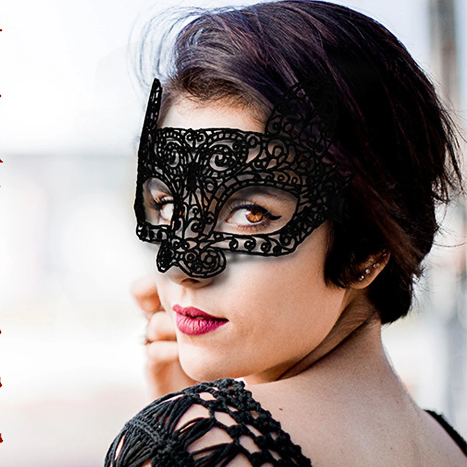 2022 Sexy Women Hollow Lace Masquerade Face Mask Princess Party Cosplay Prom Props Costume Nightclub Queen Eye Mask Exotic Cloth