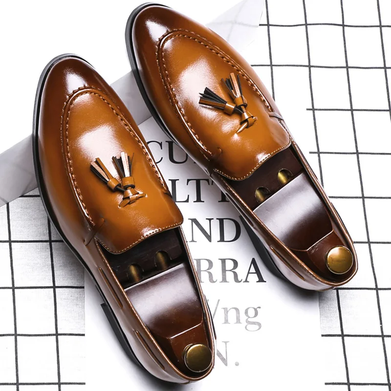 Fashion Summer Style Moccasins Men Loafers High Quality Patent Leather Tassel Slip On Shoes Men Flats Gommino Driving Shoes