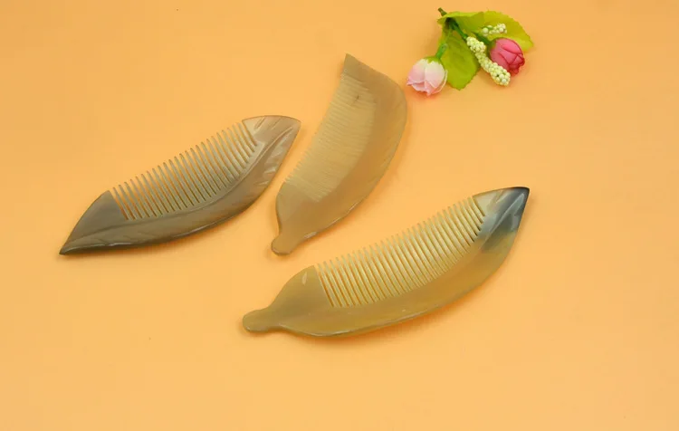 1pcs  Yak horn follow-up comb, leaf-shaped hairdressing comb, bag comb electrostatic massage natural buffalo Horn comb