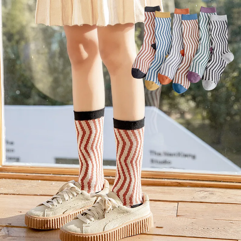 

Funny Cute Japanese High School Girls Cotton wave pattern Socks Colorful Women Harajuku Designer Retro Short Socks