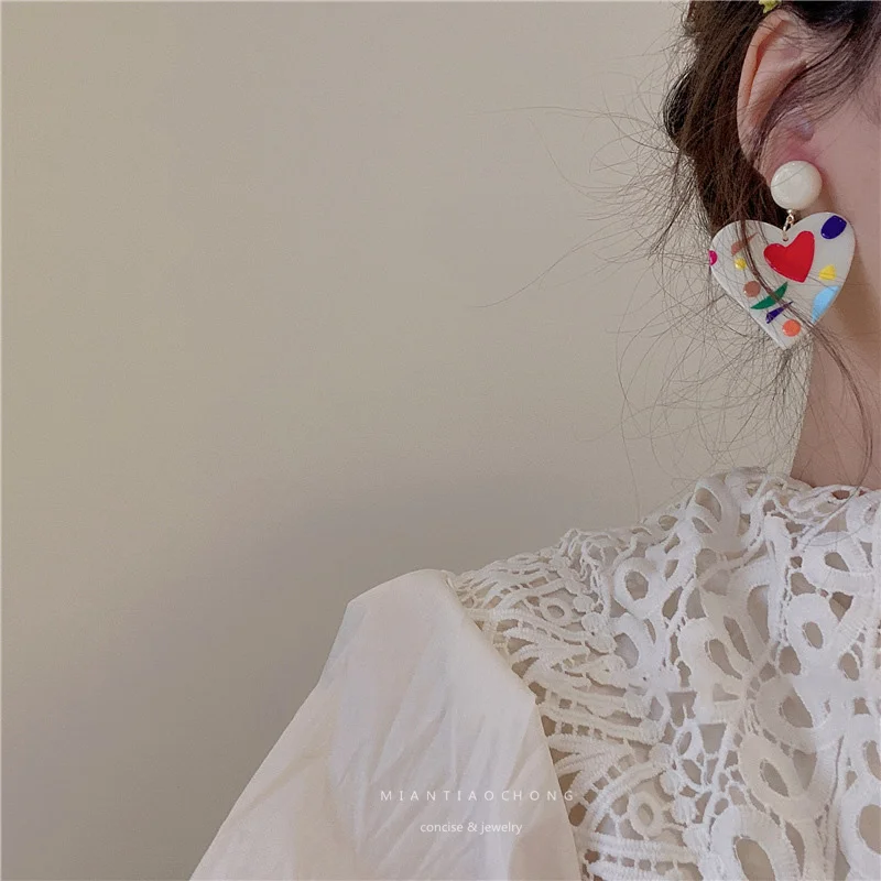Summer Colorful Graffiti Sweet Acrylic White Heart Clip Earrings Funny Big Heart Shaped Clip Earrings No Pierced Ears Hole Women