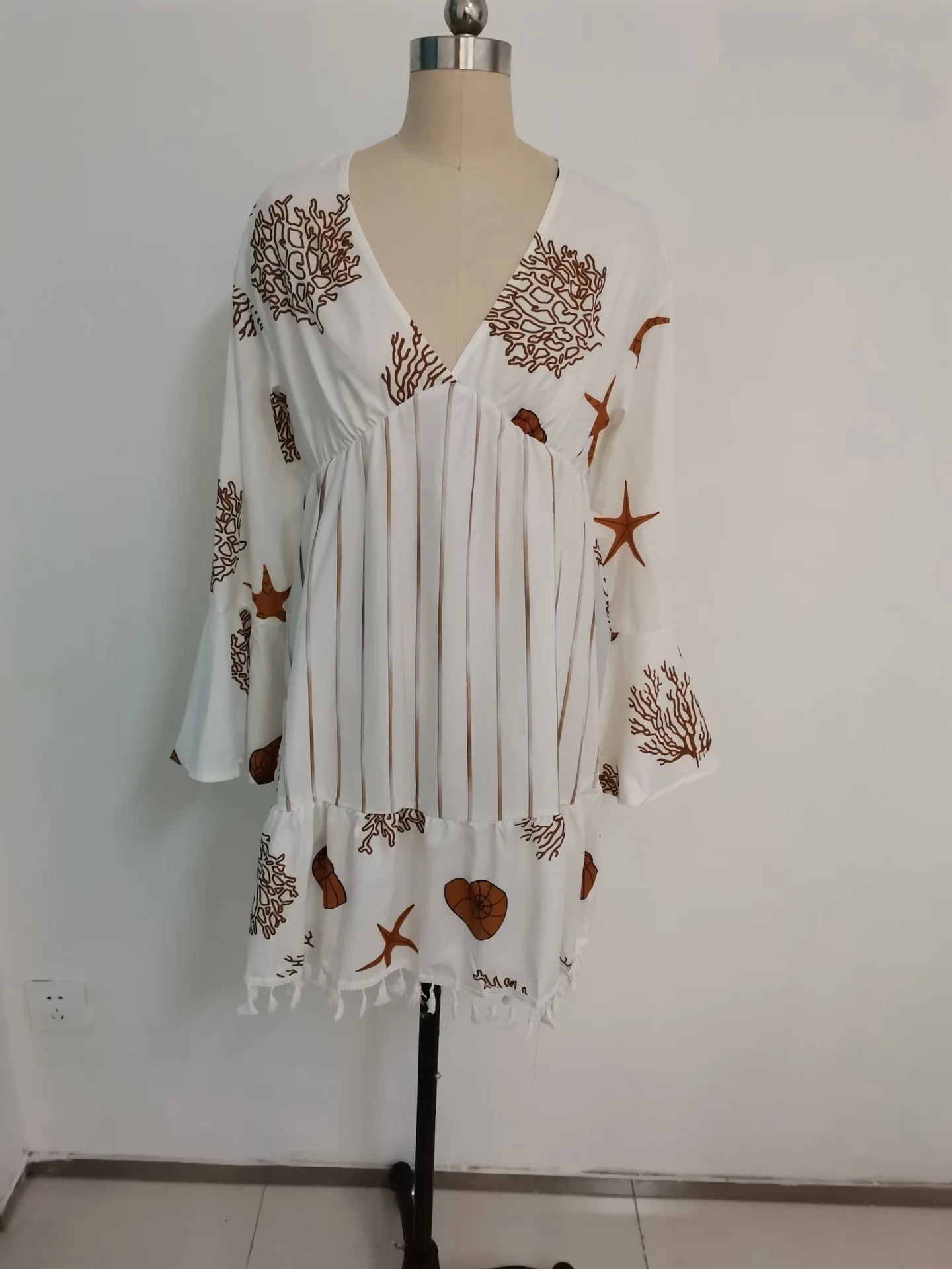 Vestido corto playero De manga larga con cuello De pico, minivestido Sexy para mujer, con borlas, para playa