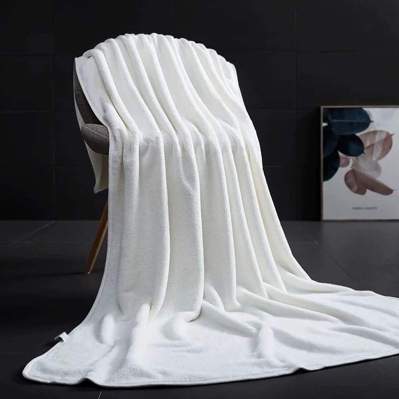 

Bath towel for adult men and women is faster than pure cotton and cotton in absorbing water and drying hair. Extra thick towel