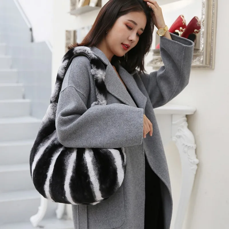 2020 Women Real Rex Rabbit Fur Handbags 100% Real Fur Single Shoulder Bags Cute Fashion Girl Fur Bags Winter Wrist Chinchilla