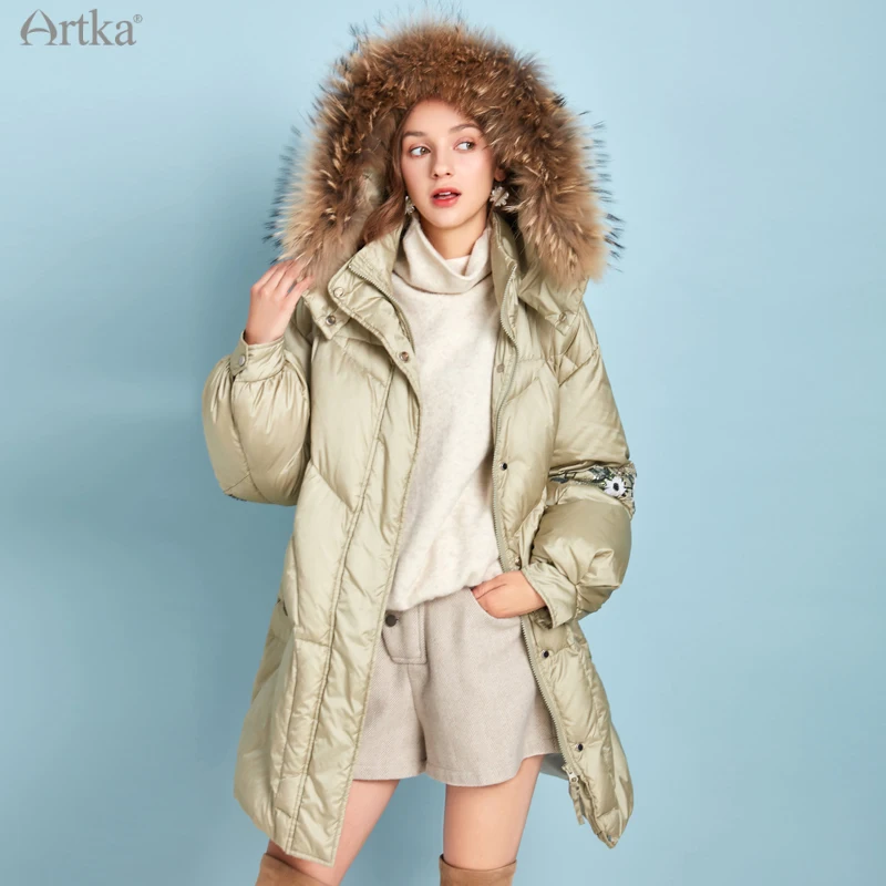 ARTKA-abrigos de plumón de pato blanco 2020 para mujer, Parka larga con capucha y cuello de piel de mapache, bordado elegante, novedad de invierno,