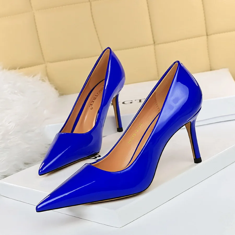 

2021 New Women Yellow Blue 8.5cm High Heels Pumps Patent Leather Female Scarpins Office Pointed Toe Tacons Pumps Shoes Plus Size