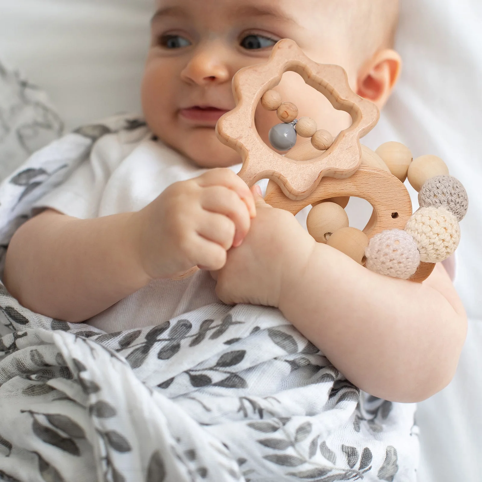 1Pc ไม้ Rattle Beech มือหมี Teething แหวนไม้เด็ก Rattles Play Gym Montessori ของเล่นเพื่อการศึกษาของเล่น