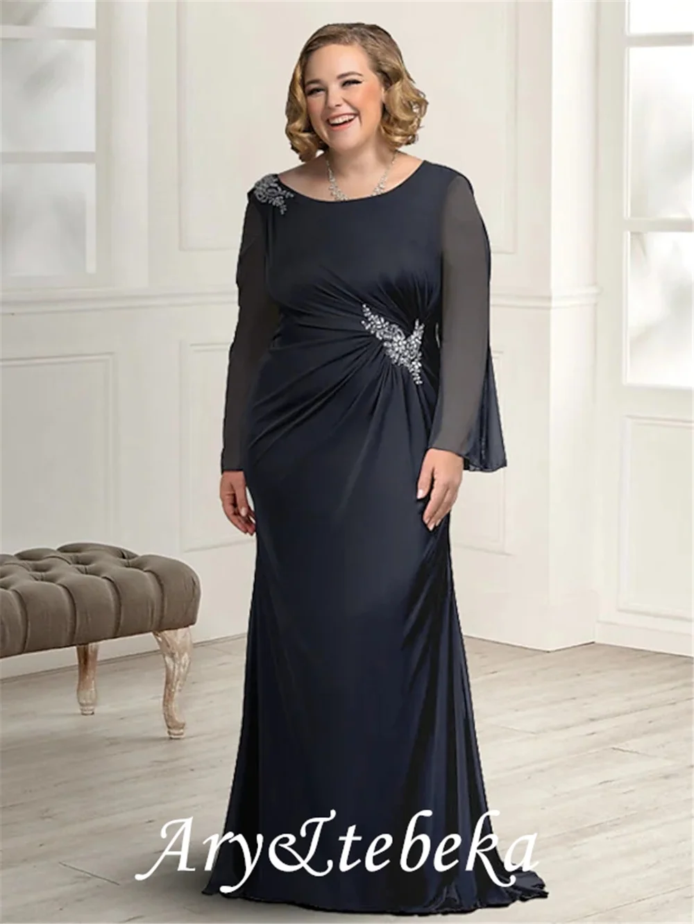 Bainha/coluna mãe da noiva vestido plus size elegante jewel neck chiffon manga longa com broche de cristal ruched 2021