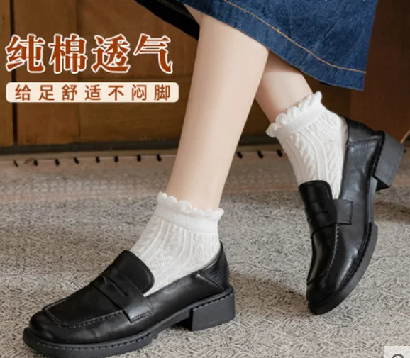 

Black and white long socks ladies socks spring and autumn cute cotton socks