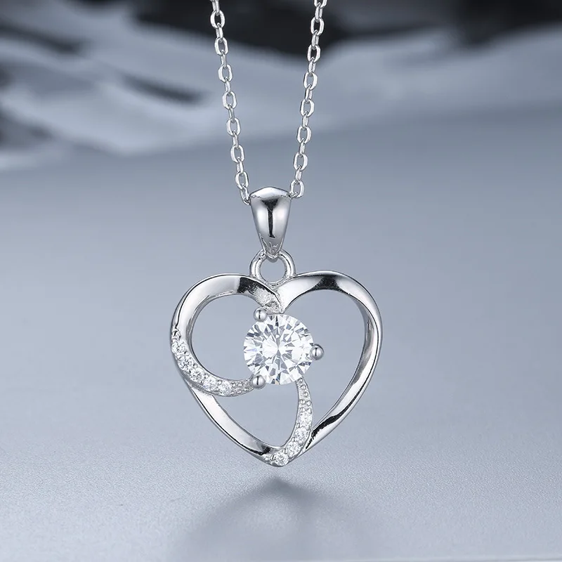 

CR jewelry S925 Sterling Silver Heart Shaped Hollow Pendant Necklace Korean Version Love Pendant With Chain Female Chain Gift