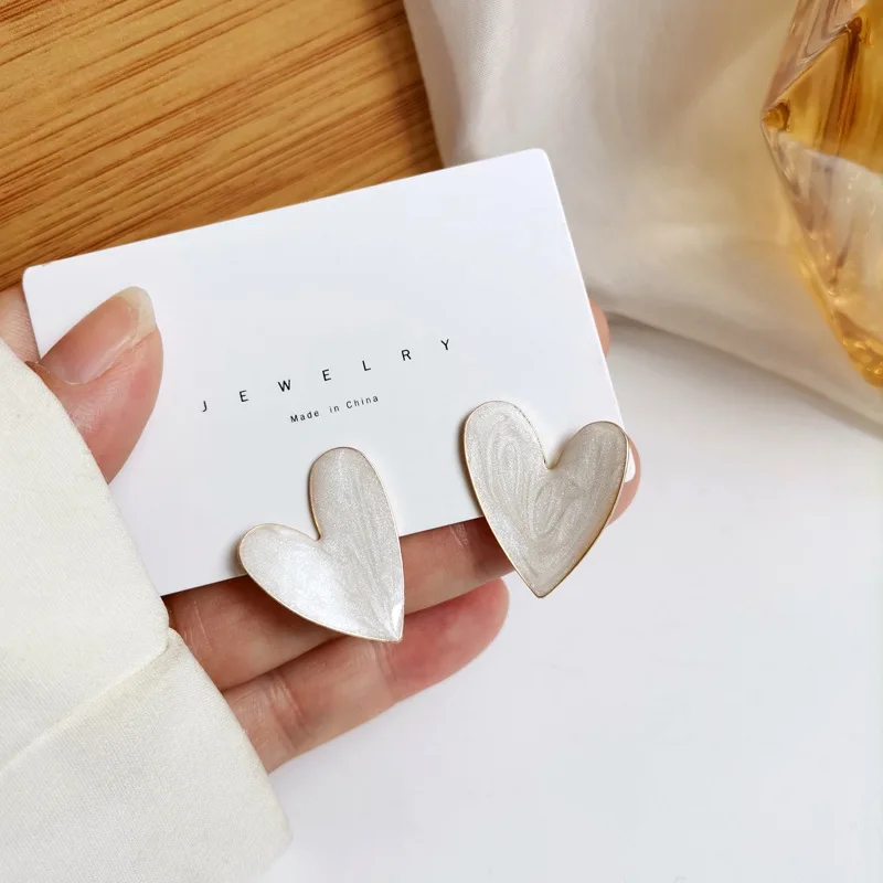 Simple Temperament Metal Enamle Love Heart Clip Earrings Women Trendy Lady Retro White Big Heart Shaped Clip Earring No Piercing