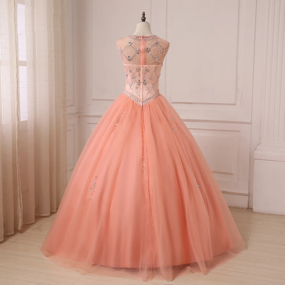 2020 Quinceanera Abito Corallo Scoop Neck Sheer Senza Maniche In Rilievo Strass Abito di Sfera Dolce 15 Abiti di Tulle Abiti Del Partito