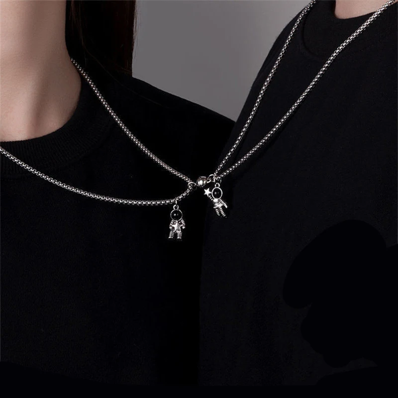 2PC Astronauts Magnet Attraction Pendant Couple Necklace Friendship Jewelry Creative Cool Chain Necklaces for Women Men Gifts