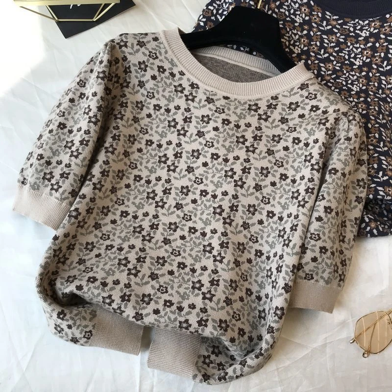 Retro Jacquard Ice Silk Knitted Sweaters New Summer Loose O-neck Short-sleeved Simple Black College Style Tee Female Casual Tops