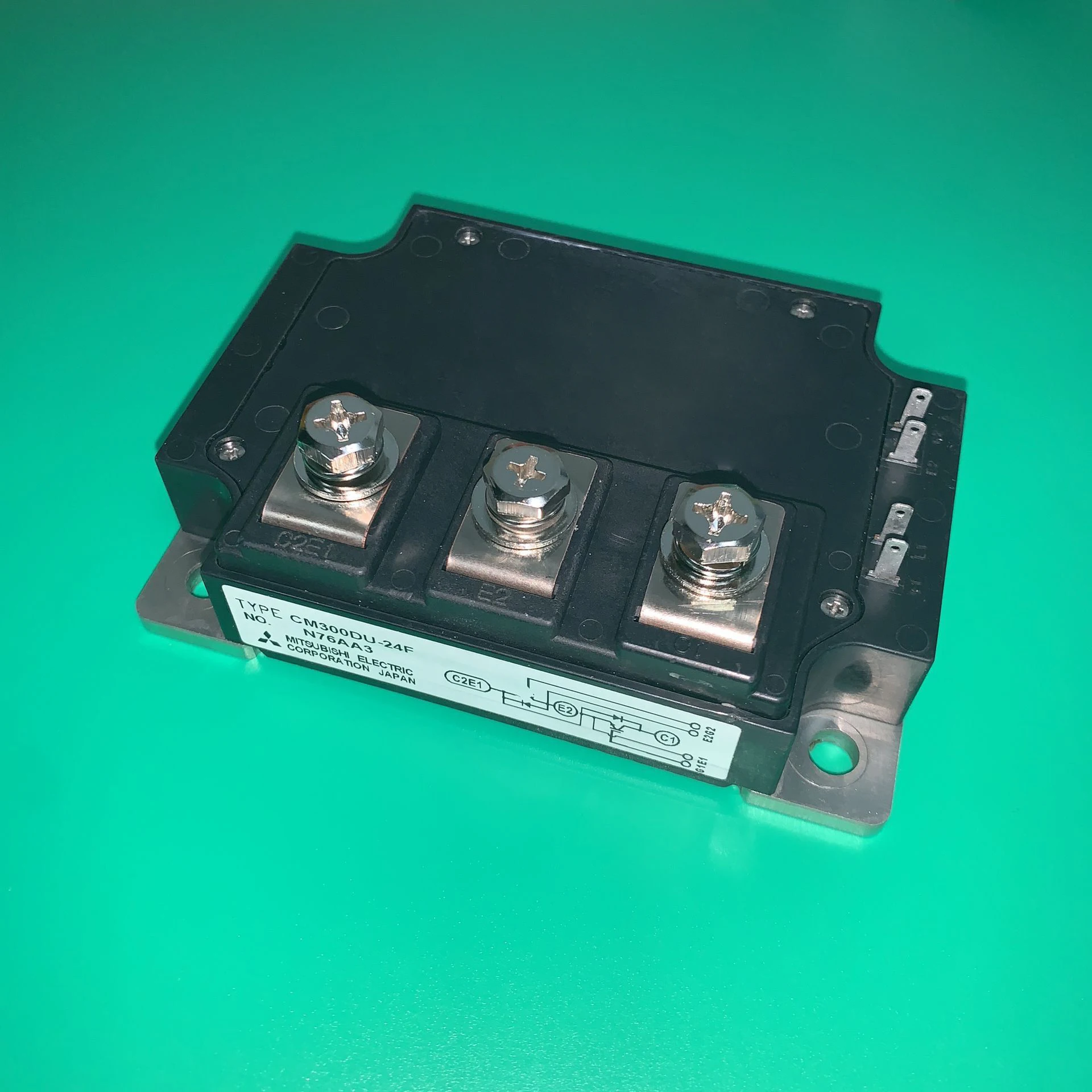 

CM300DU-24F Module CM300 DU-24F IGBT CM 300DU-24 F MOD DUAL 1200V 300A F SER CM300D U-24F CM300DU24F