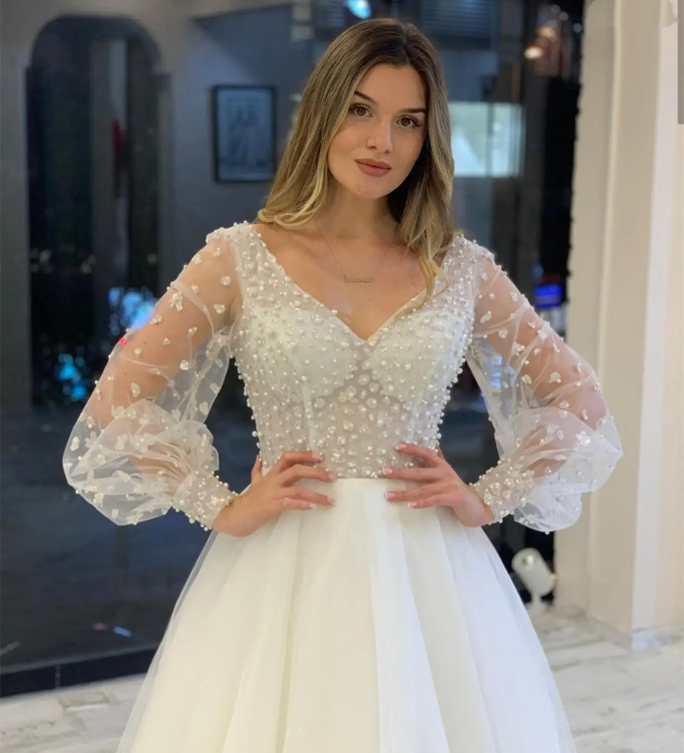 Vestido de novia de manga larga con cuello en V, tul, Organza, longitud hasta el suelo, tren de barrido, vestidos de novia, flores 3 D, manga abombada hecha a medida de lujo