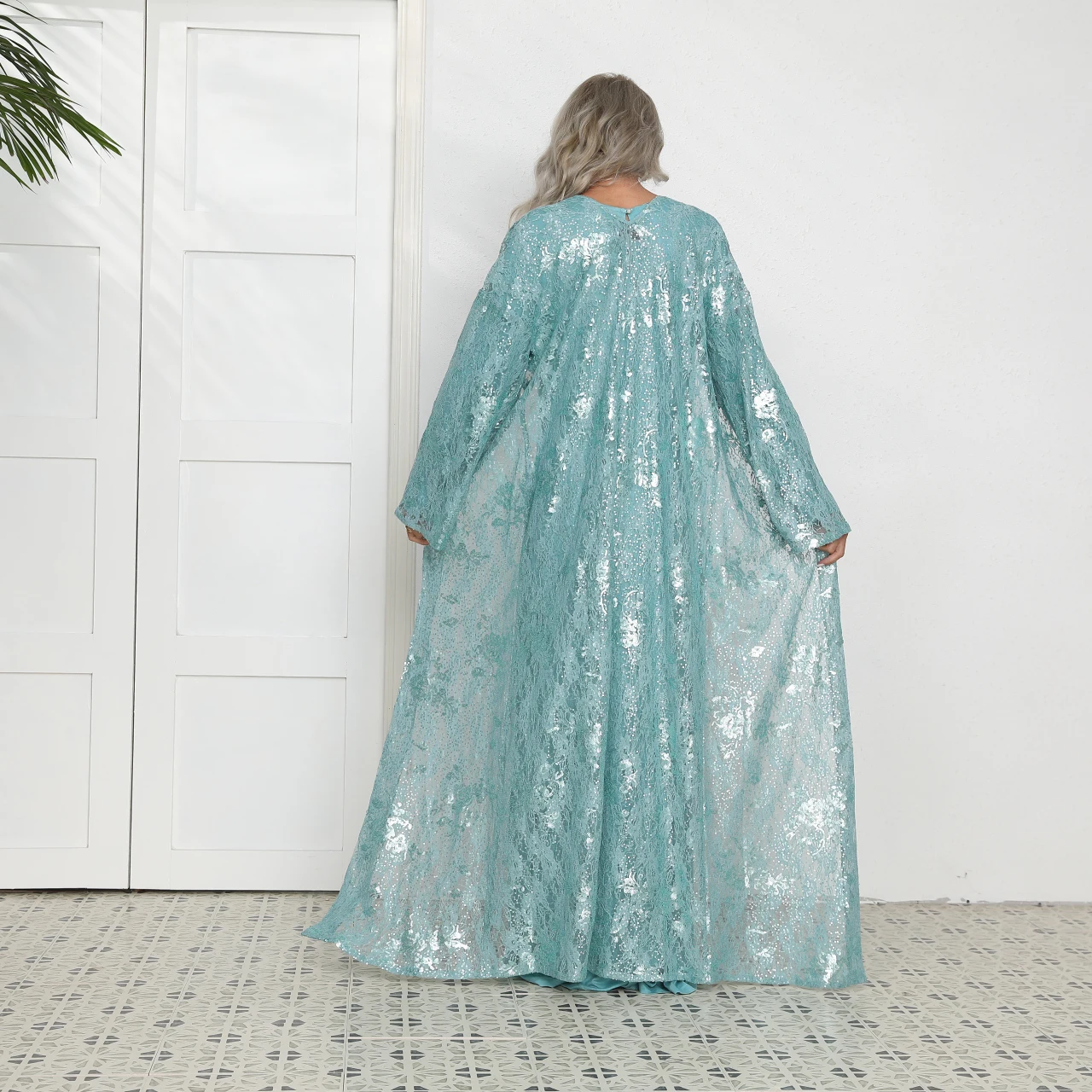 The new  Fashion Muslim elegant sequin loose plus-size Sequins See-through blue Middle Eastern coat