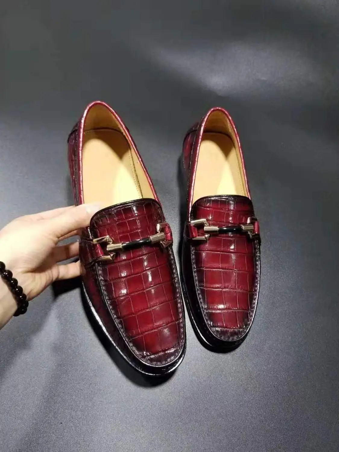 

Mixed colors Shinny glossy red color 100% Genuine crocodile skin leather men fashion shoe with cow skin lining free ship