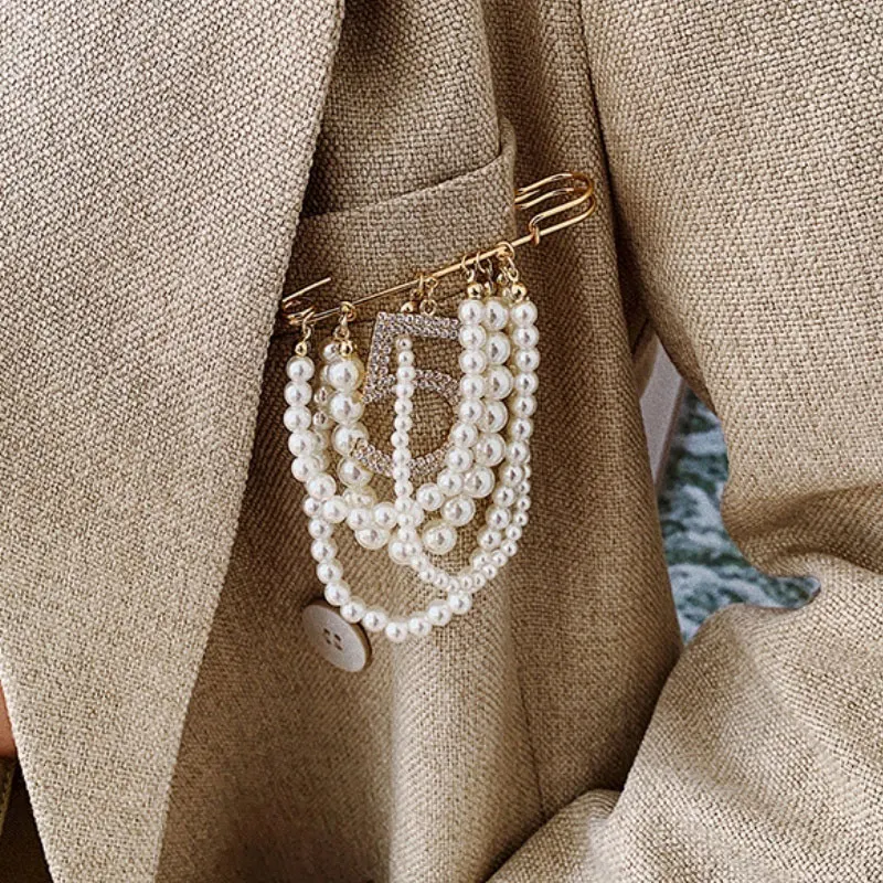 Fashion Pearl Figure 5 Tassel Brooch Big Pin Corsage Western Assembly Decoration